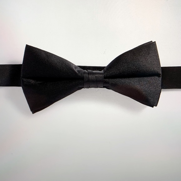 100% Silk Bow Tie in Black from Tip Top Tailors - Picture 1 of 1